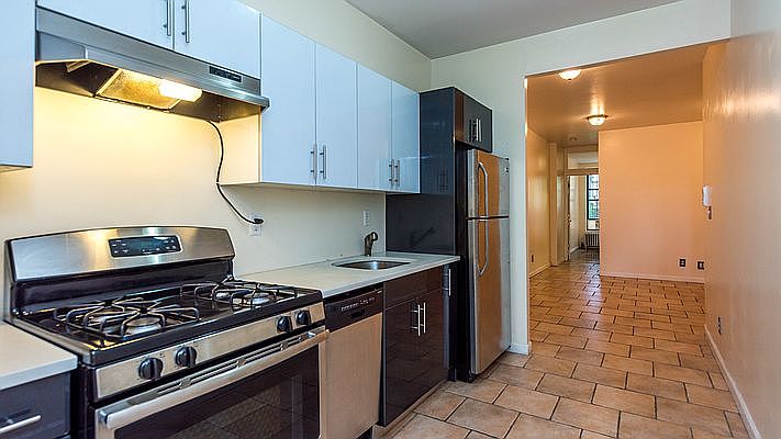 1st image of 300 Jefferson St APT 1R