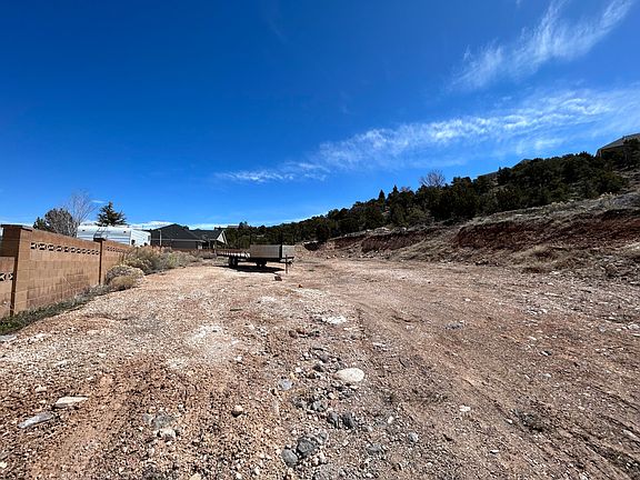 4th image of 143 S Heavenly View Cir