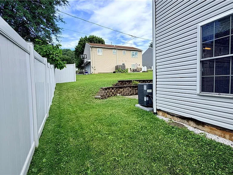 1433 Salisbury Rd — Photo 26