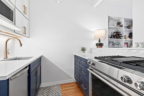 1st image of 99 Bank St #5-0