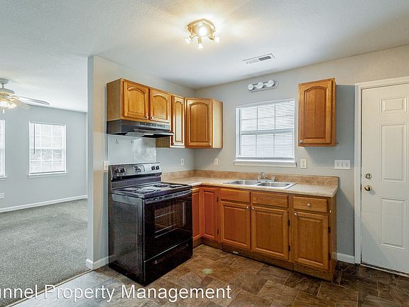 2nd image of 2715 Woodside St #A