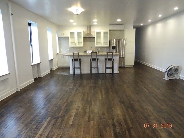 1st image of 195 8th Ave #10