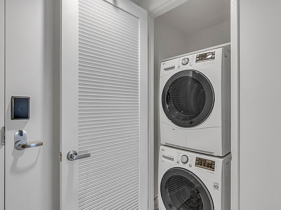 5th image of 1075 Market St Unit 305