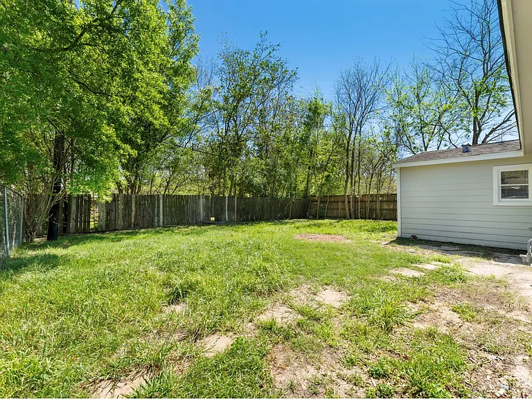 7725 Saint Lo Rd — Photo 25