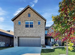 8868 Devonshire Dr, Fort Worth, TX 76131