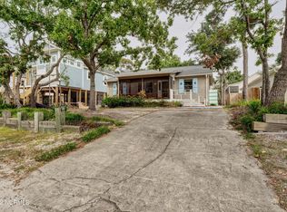 158 NE 32nd St, Oak Island, NC 28465