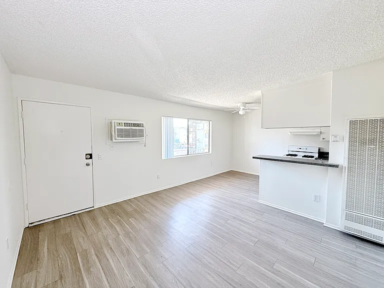 Sepulveda Blvd — Photo 1