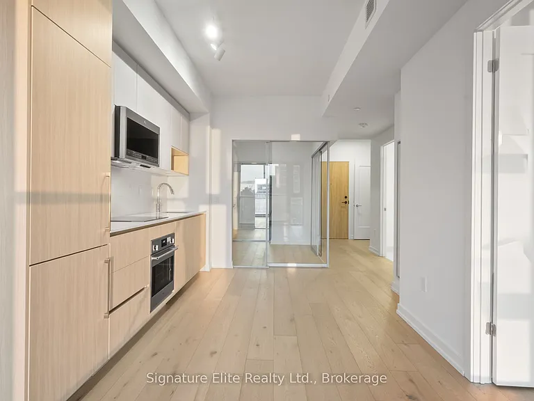 801 The Queensway #520 — Photo 9