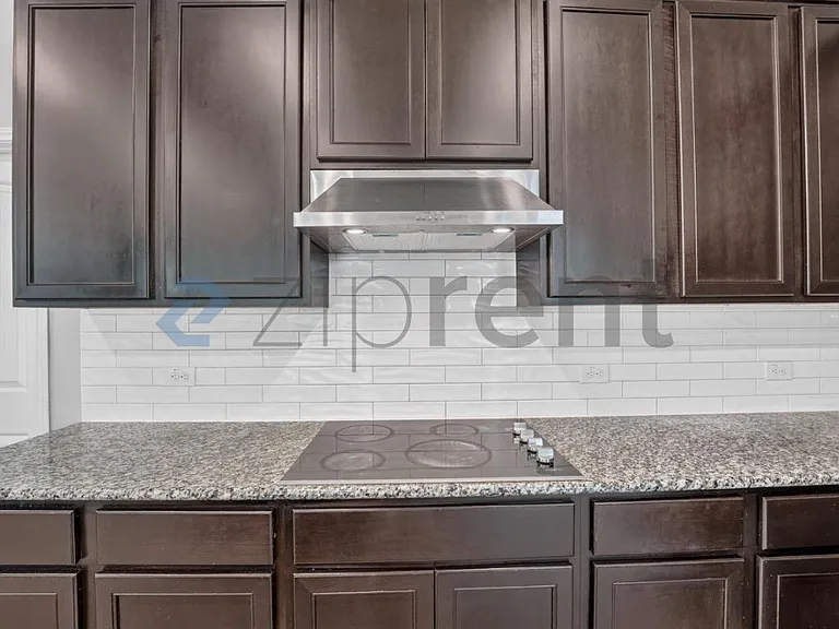 536 Ayinger Ln — Photo 8
