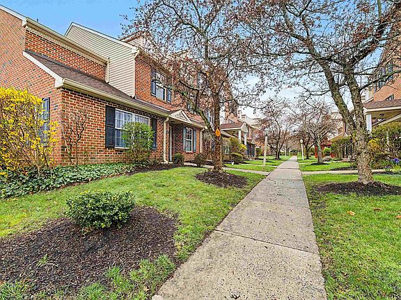 2nd image of 1521 Thomas Jefferson Ct #1521