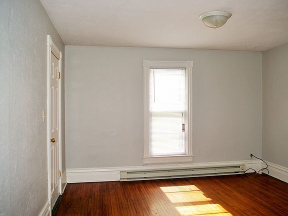 3rd image of 513 Humboldt Ave Unit 2