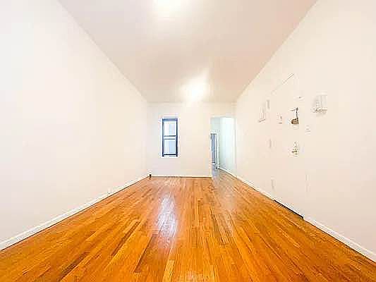 5th image of 446 W 58th St APT 5W