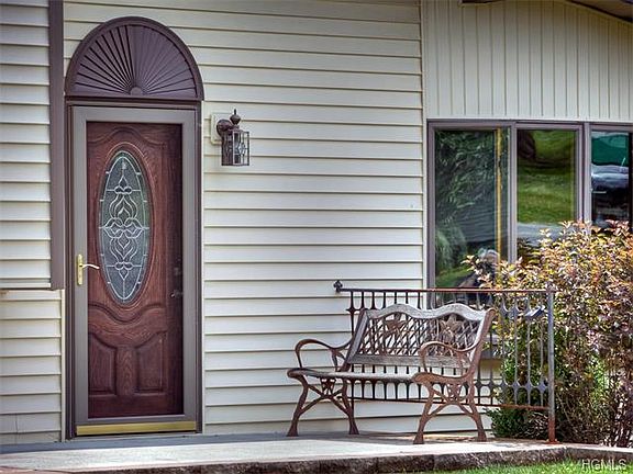 3rd image of 46 Blossom Ln