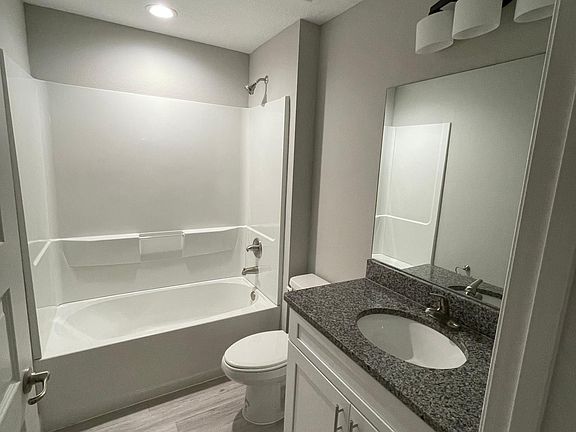 5th image of 574 E Elgrove Dr