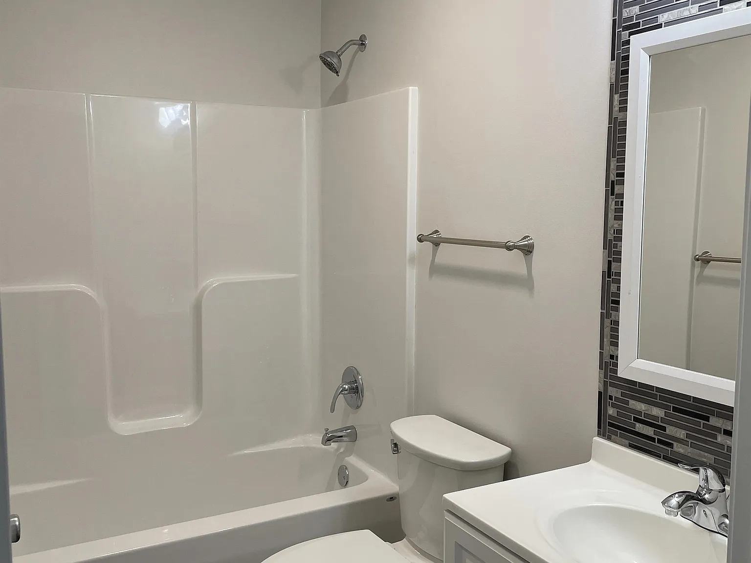 122 South Russell Avenue - 1 — Photo 4