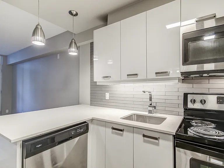 88 Erskine Ave — Photo 36