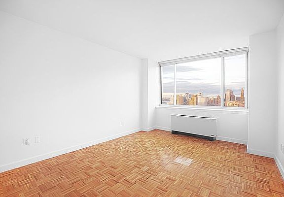 5th image of 420 W 42nd St APT 39C
