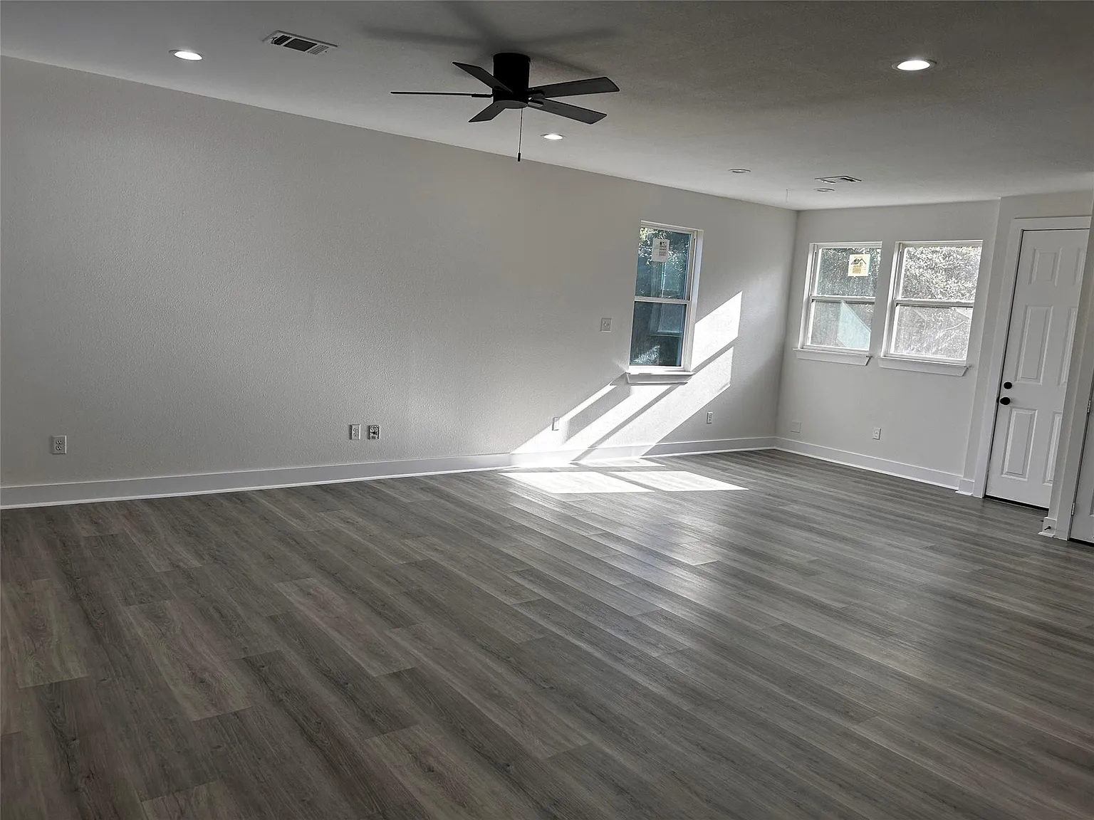 3 bed, 2.5 bath, 3264 sqft, $1,800 — Photo 4
