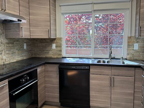 4th image of 455 Costa Mesa Ter APT H