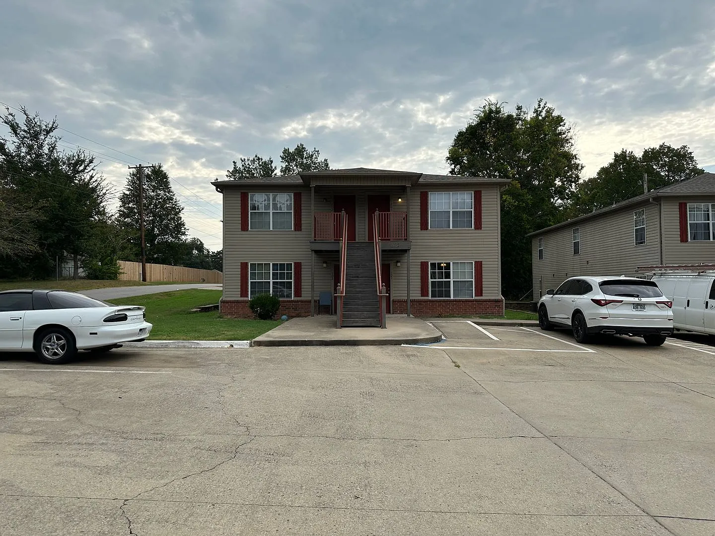 Charming 2 Bedroom, 2 Bathroom Apartment Near UAFS *Washer/Dryer Hookups* — Photo 2