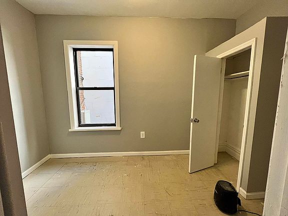 5th image of 2095 Mohegan Ave APT 1B