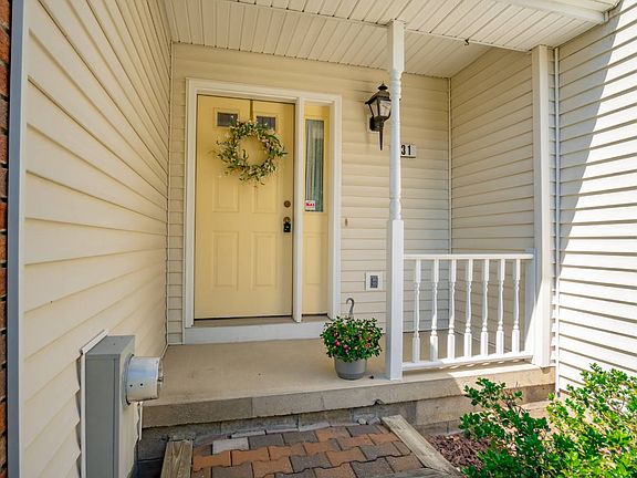 3rd image of 31 Woodside Dr