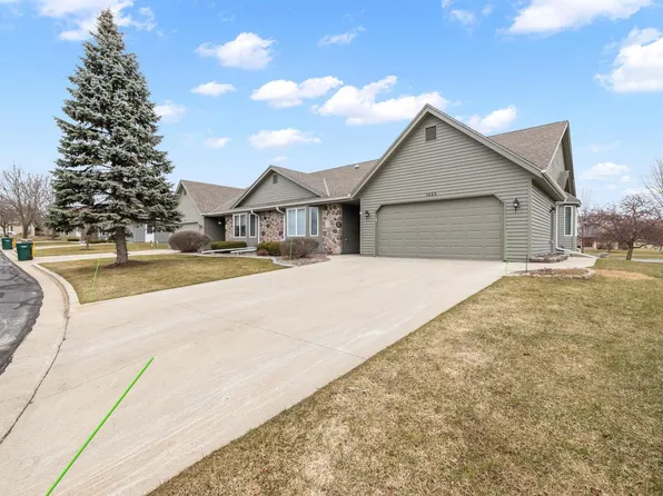 1323 Stonewood CIRCLE, West Bend, WI 53095