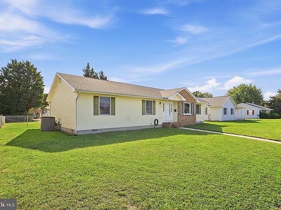 4th image of 949 Janeka Ln