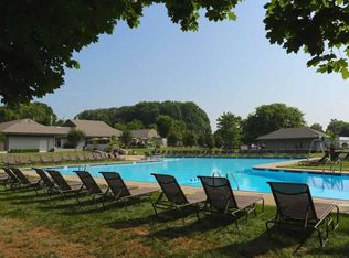 1069 Neshaminy Valley Dr, Bensalem, PA