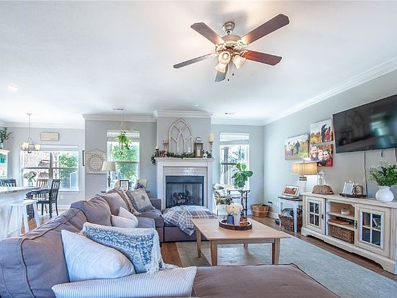 3rd image of 497 Vista Del Valle St