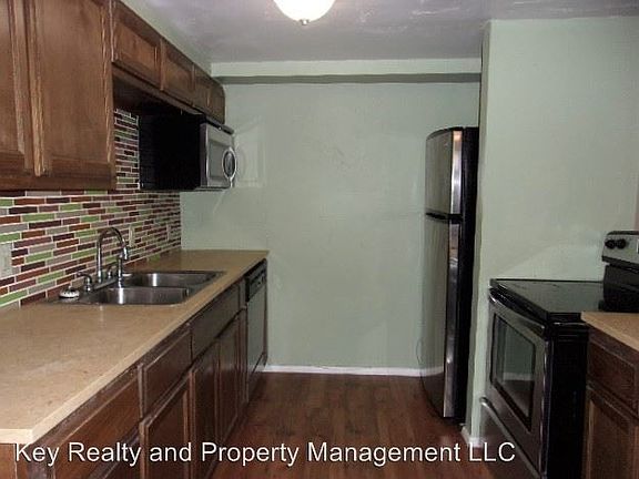 5th image of 701 NE 15th St APT 8