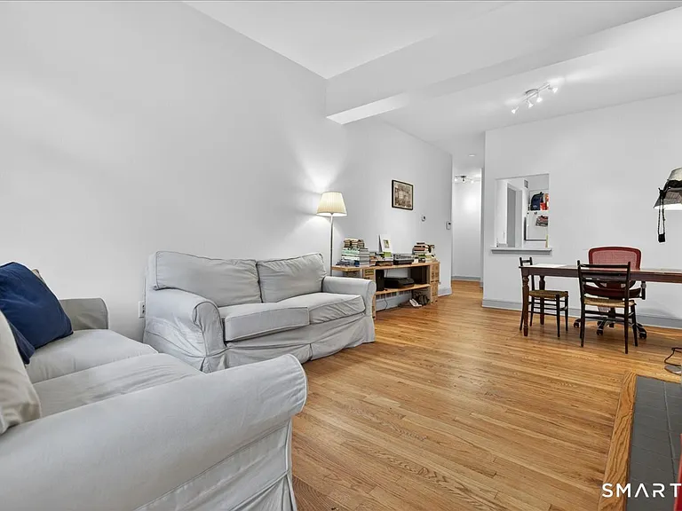 541 Chapel St #B — Photo 4