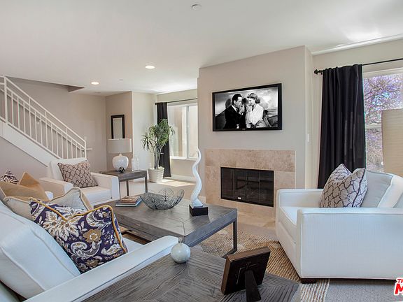 4th image of 1951 N Beachwood Dr APT 307