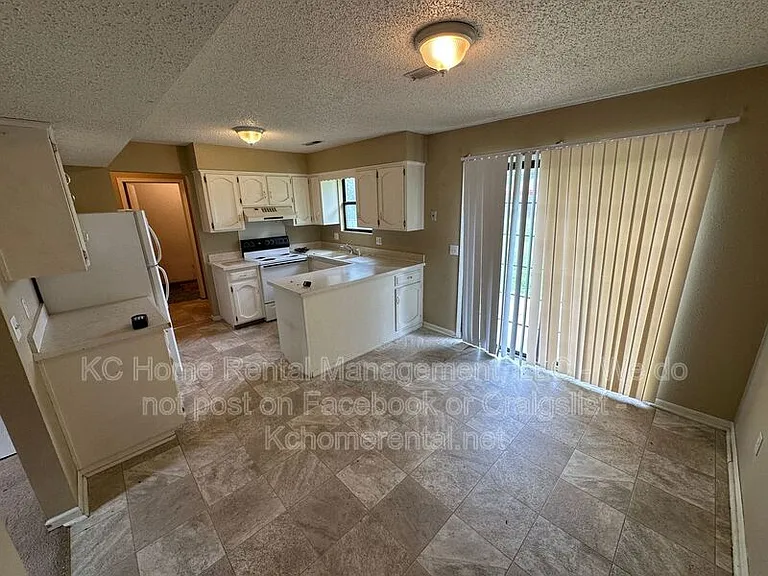 900 NW 36th Street Ter — Photo 7