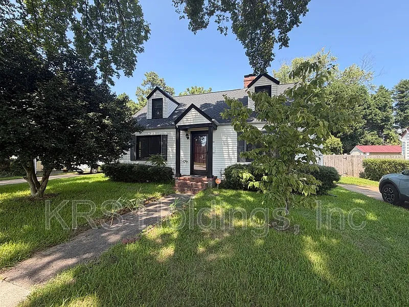 3 bed, 1.5 bath, 1584 sqft, $2,400 — Photo 1