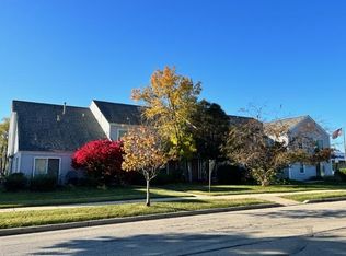 2013 Oak St, Saint Charles, IL 60174