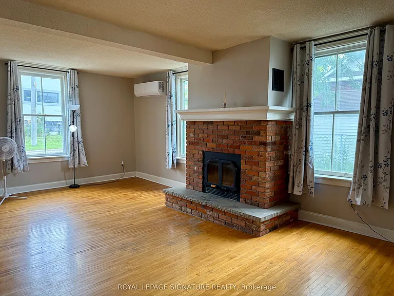 12 Hemlock Ave — Photo 3