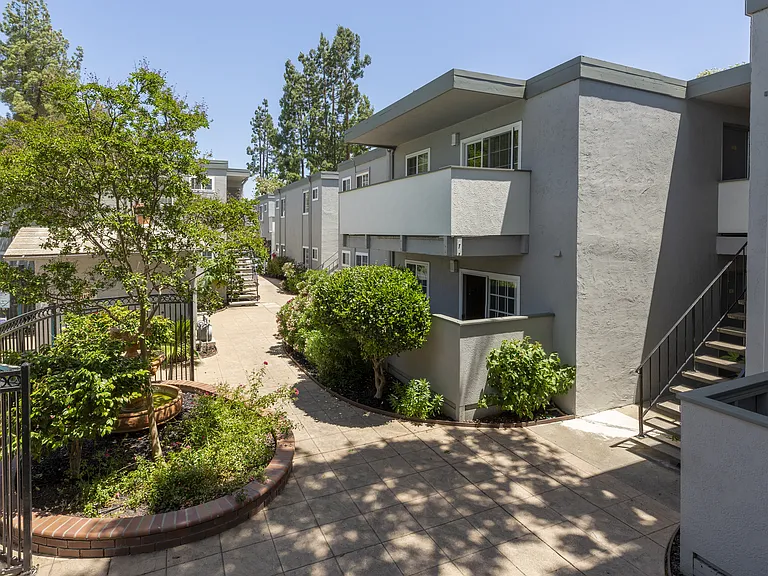 Adobe Lake Apartments — Photo 7