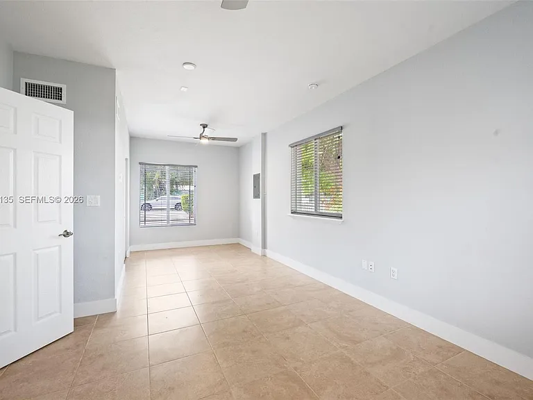 4 Transylvania Ave — Photo 10