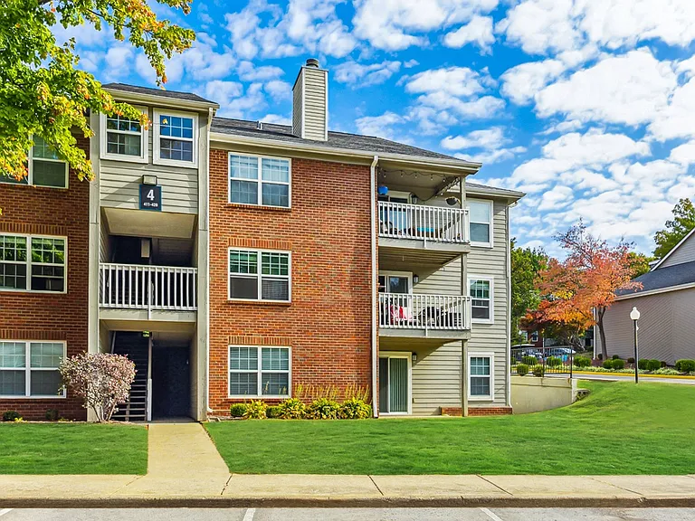 River Oak Apartments — Photo 13