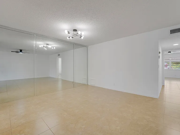 1142 Circle Ter W #C — Photo 12