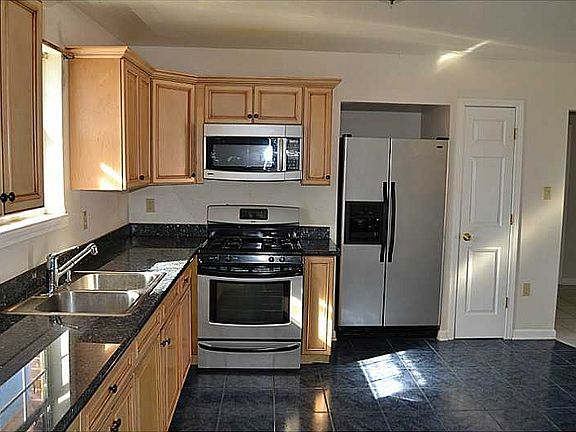 4th image of 7520 Hickman St