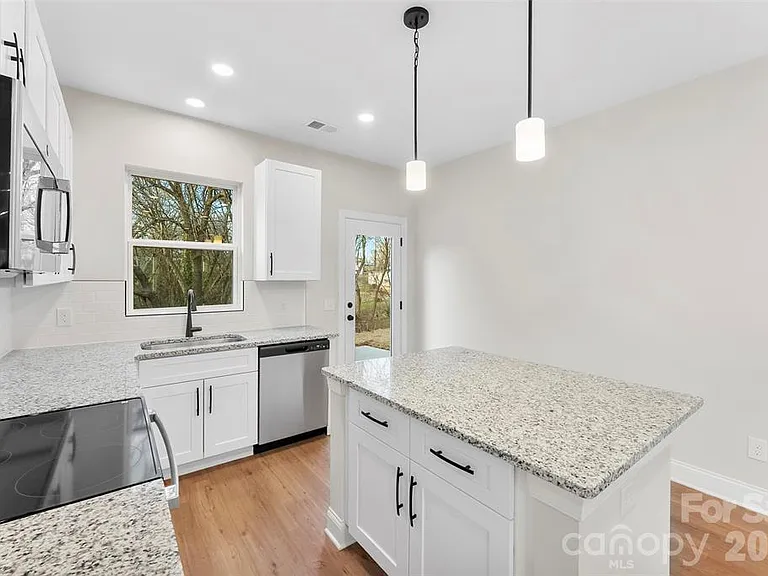 1558 7th Avenue Dr SW — Photo 17