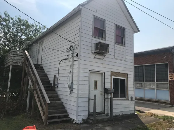 126 W Harrison St, Oakland City, IN 47660