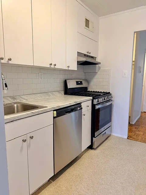 Building Photo - 32 Park Ave #6V