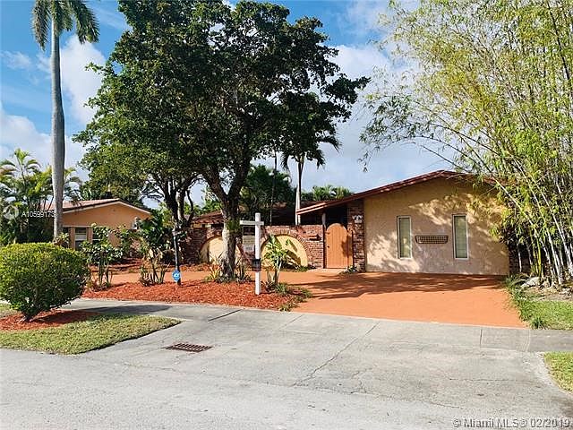 BEAUTIFUL COURTYARD SETTING ON ENTRY TO THE THIS 3/2 POOL HOME WITH ROOM TO ADD A 4TH ROOM WITH A BATHROOM.  FANTASTIC IDEA TO R