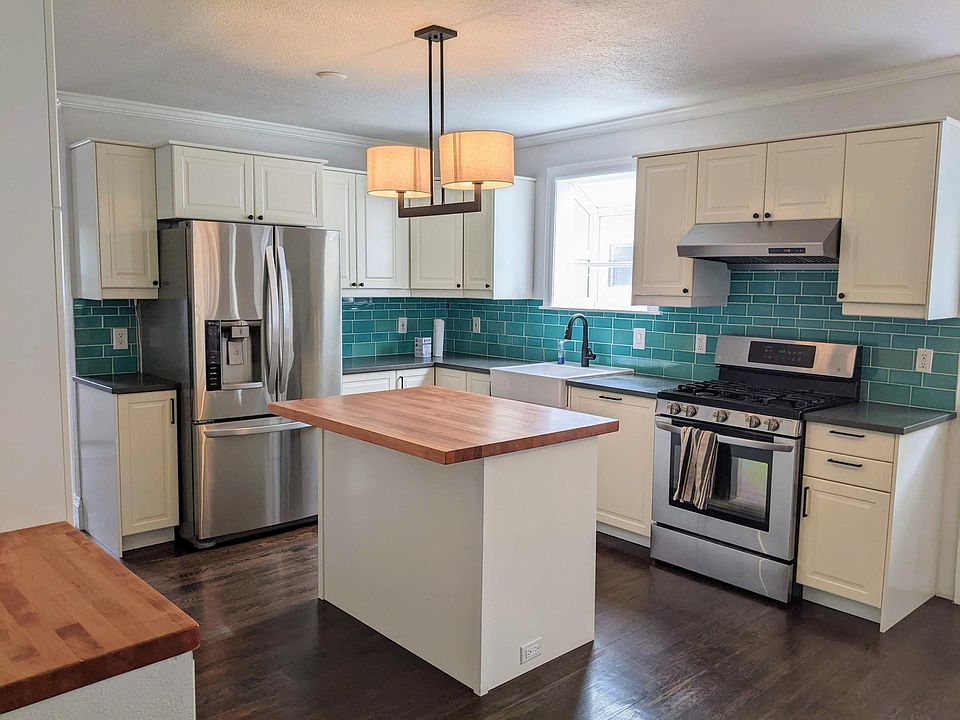 Kitchen with dishwasher