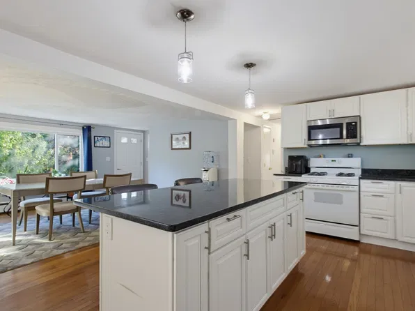 26 Hawthorne St, North Grafton, MA 01536