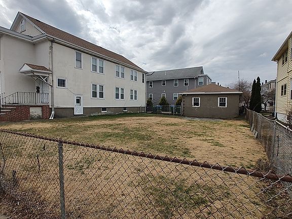 3rd image of 193 Willis Ave