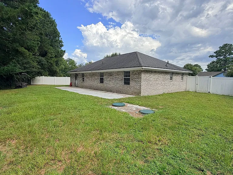 337 NE Sheila Dr — Photo 31